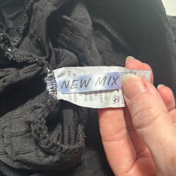 New Mix Black Textured High-Waisted Leggings – Size L/XL - Picture 3 of 3